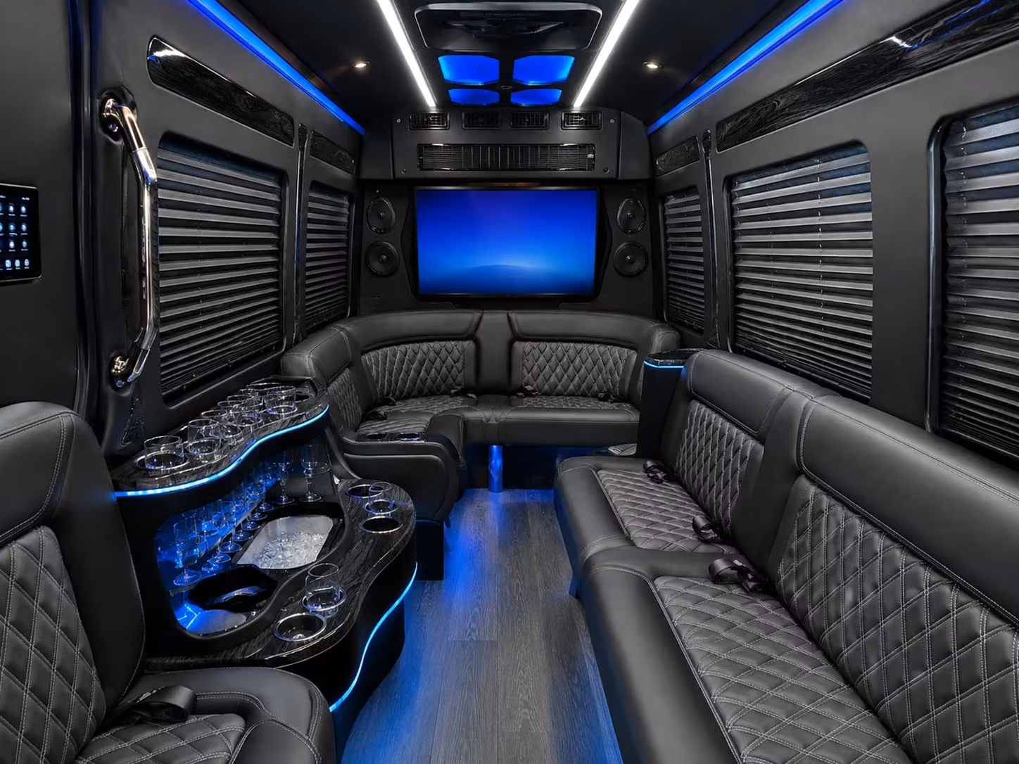 finding the right bus for corporate retreats and team building events near lehigh acres