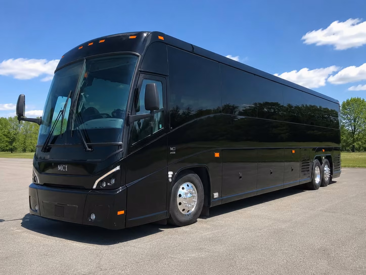 get a corporate shuttle bus for airport transfers from lehigh acres to rsw